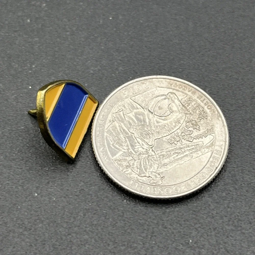 Nautical Flag‎ Delta Communication Symbol Lapel Hat Pin